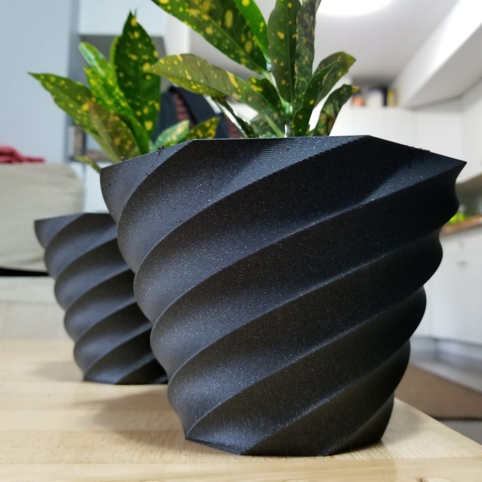 9-seitiger Gedrehter Blumentopf 17 cm