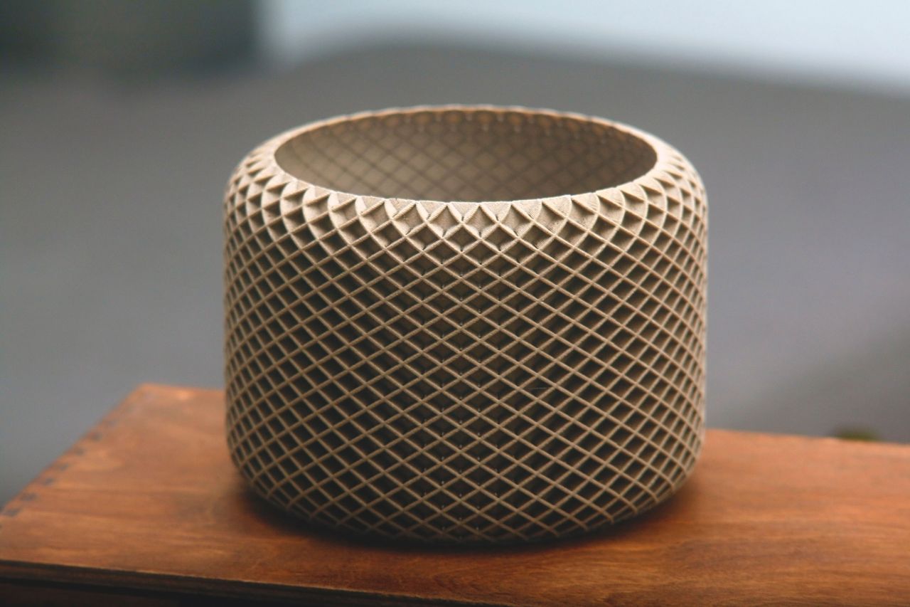 Geometrischer und fein detaillierter Sukkulententopf 15 cm