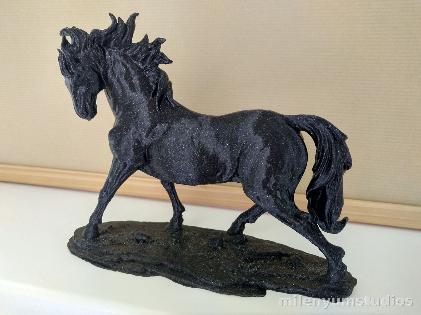 Noble Strong Horse Decor 19 cm