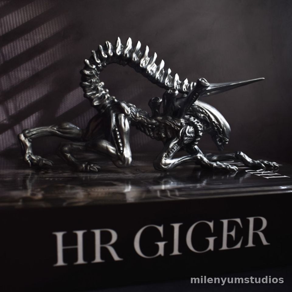 Detailed Alien Xenomorph Figure 20 cm
