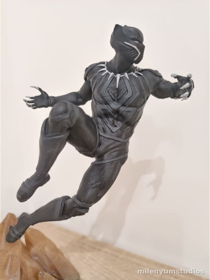 Figura Detallada de Gato Negro 18 cm